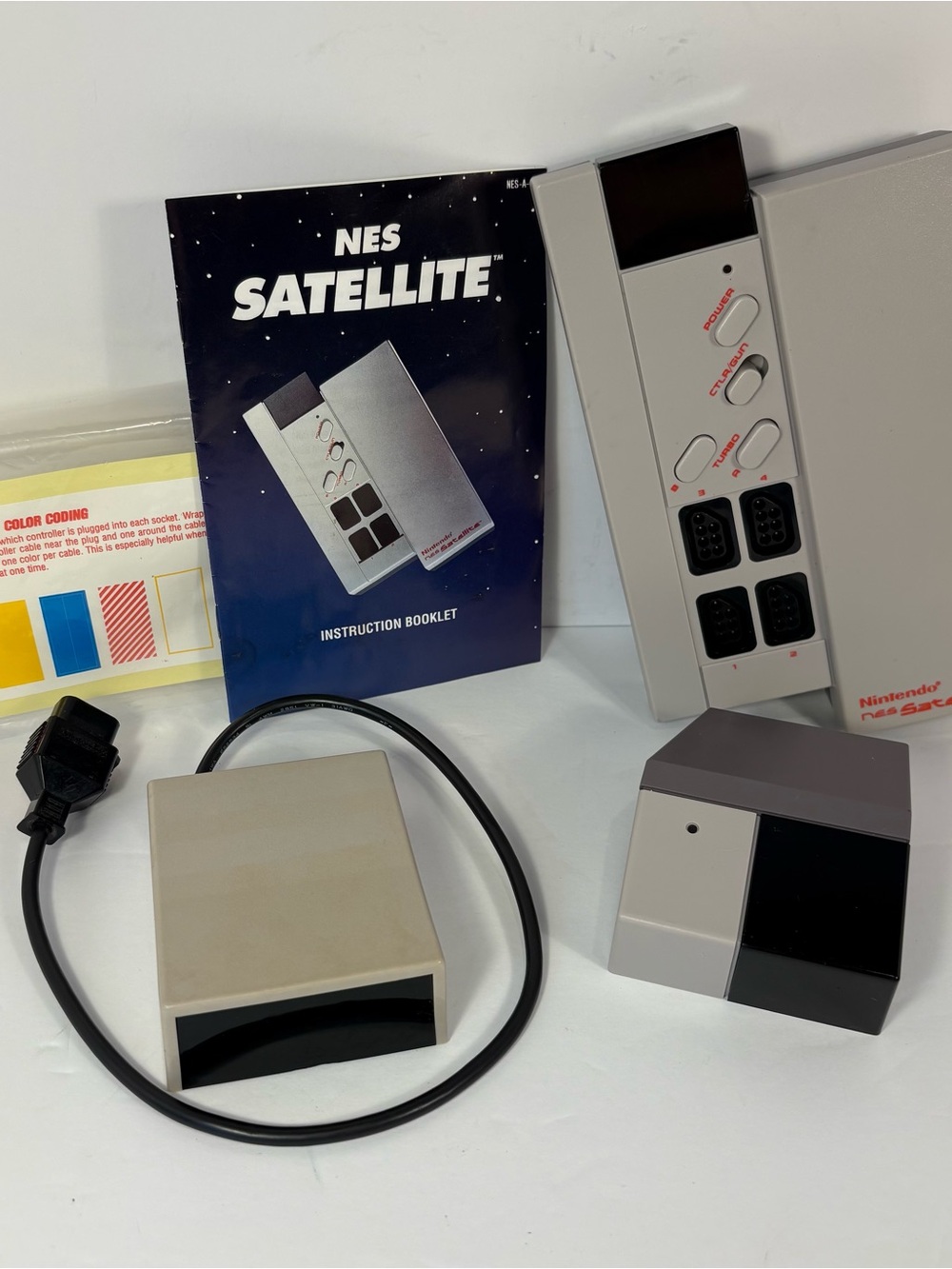 Original Nintendo NES Satellite 4 Player Wireless Adapter MultiTap Base Receiver